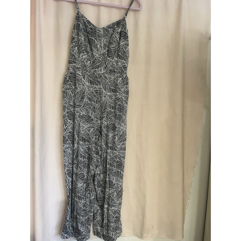 Old Navy Cami Jumpsuit Size M Women’s Black White Palm Print Sleveless Wide Leg